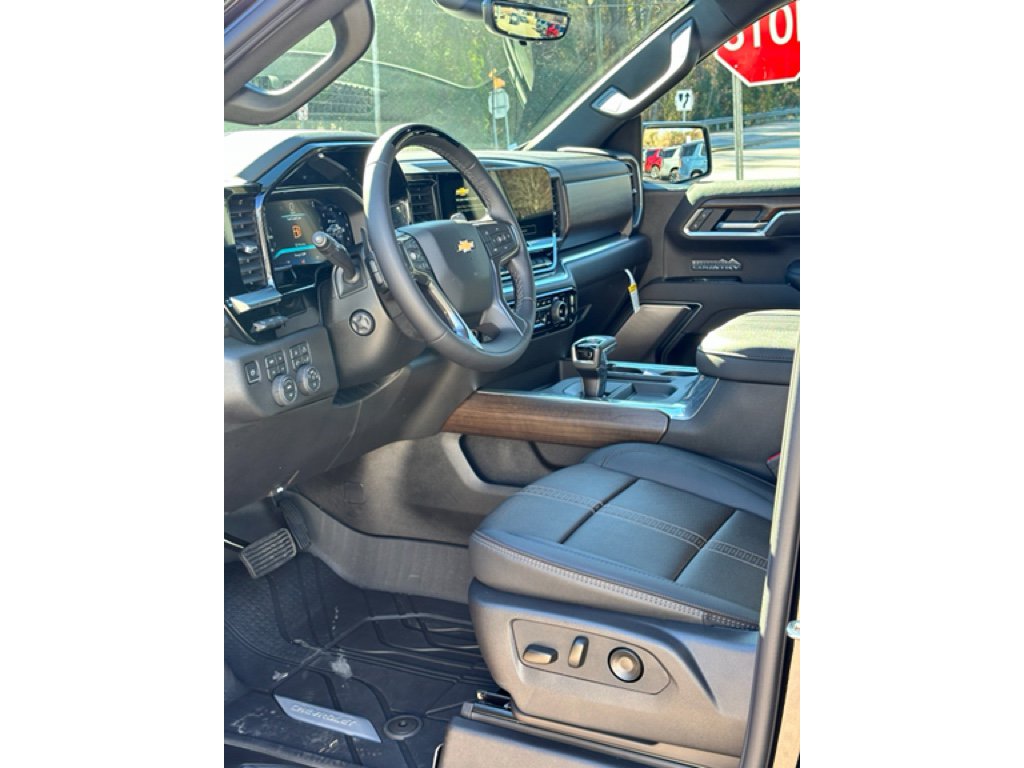 New 2026 Chevrolet Silverado 1500 High Country image 9