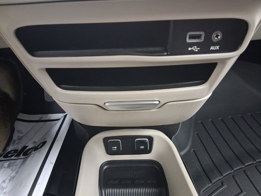 Used 2019 Chrysler Pacifica Touring-L image 23