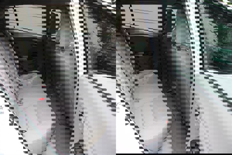 Used 2011 Honda Insight LX image 6