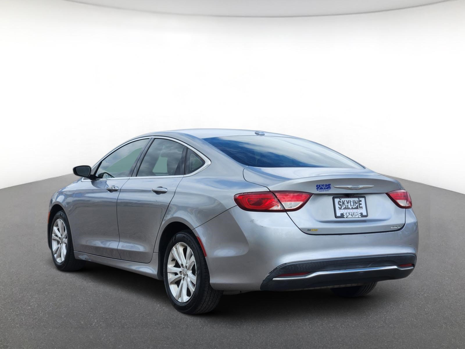 Used 2016 Chrysler 200 Limited w/ Convenience Group FWD image 4