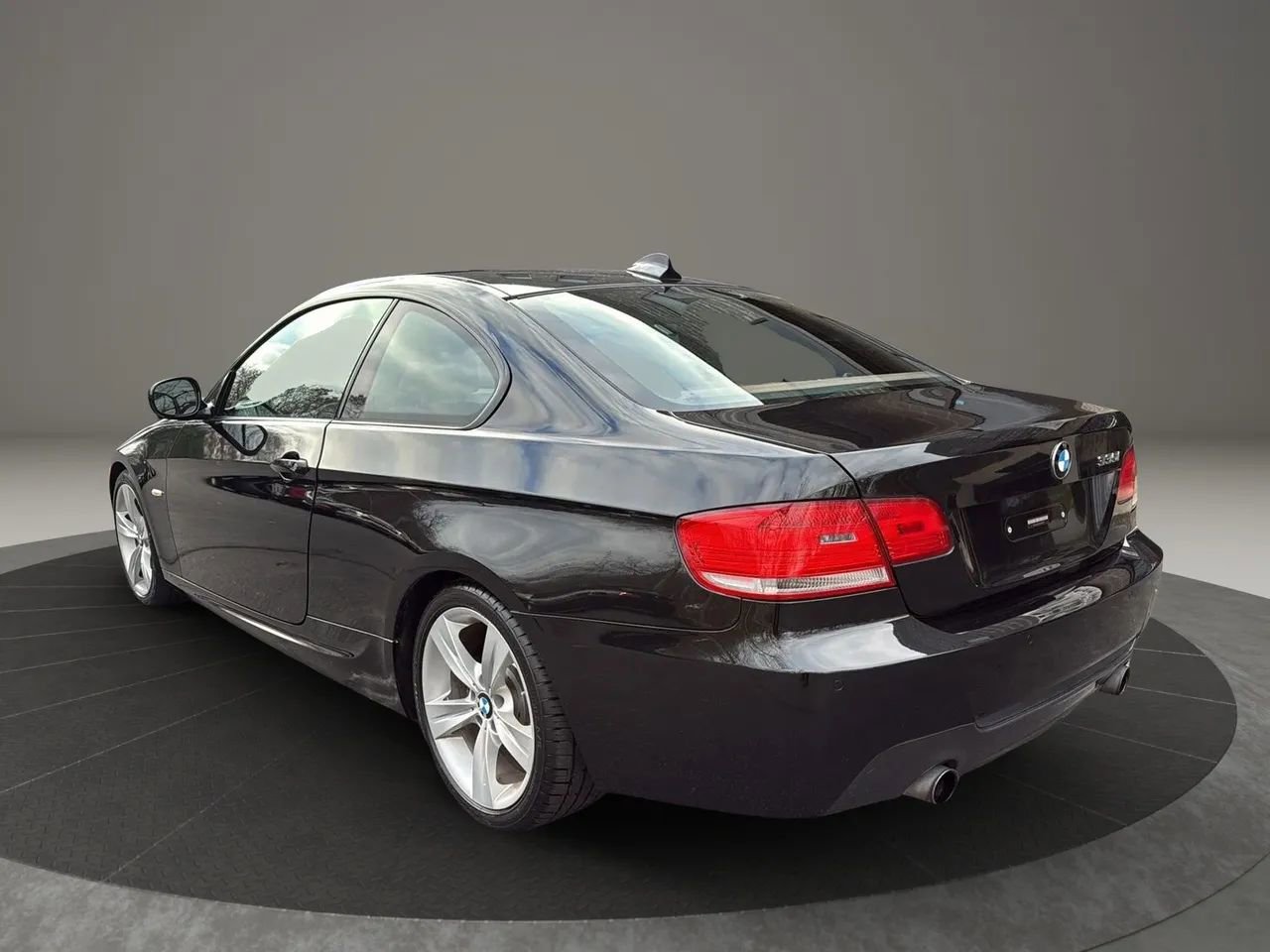 Used 2010 BMW 335i Coupe image 7