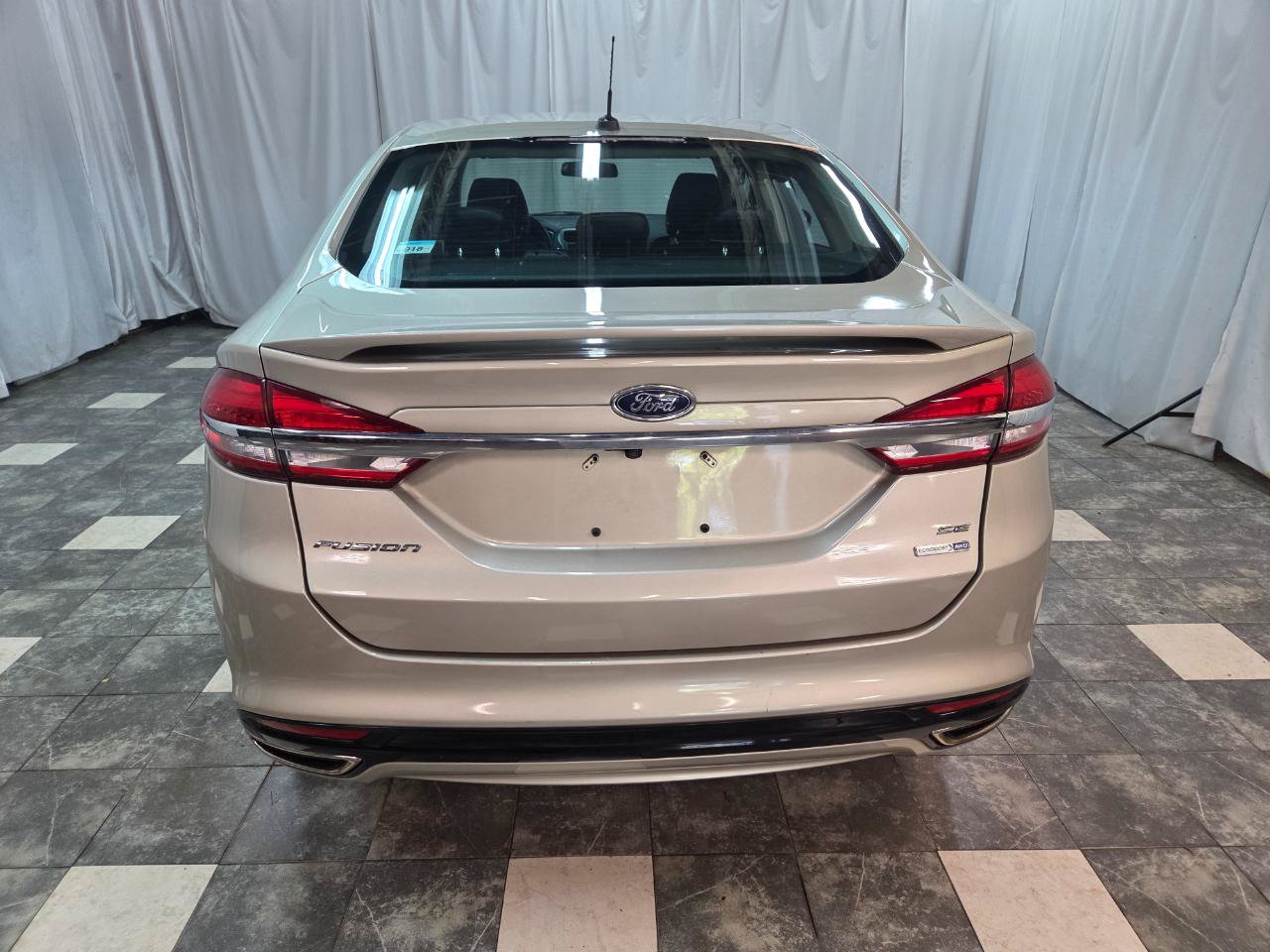 Used 2017 Ford Fusion SE w/ Equipment Group 201A AWD/4WD image 4