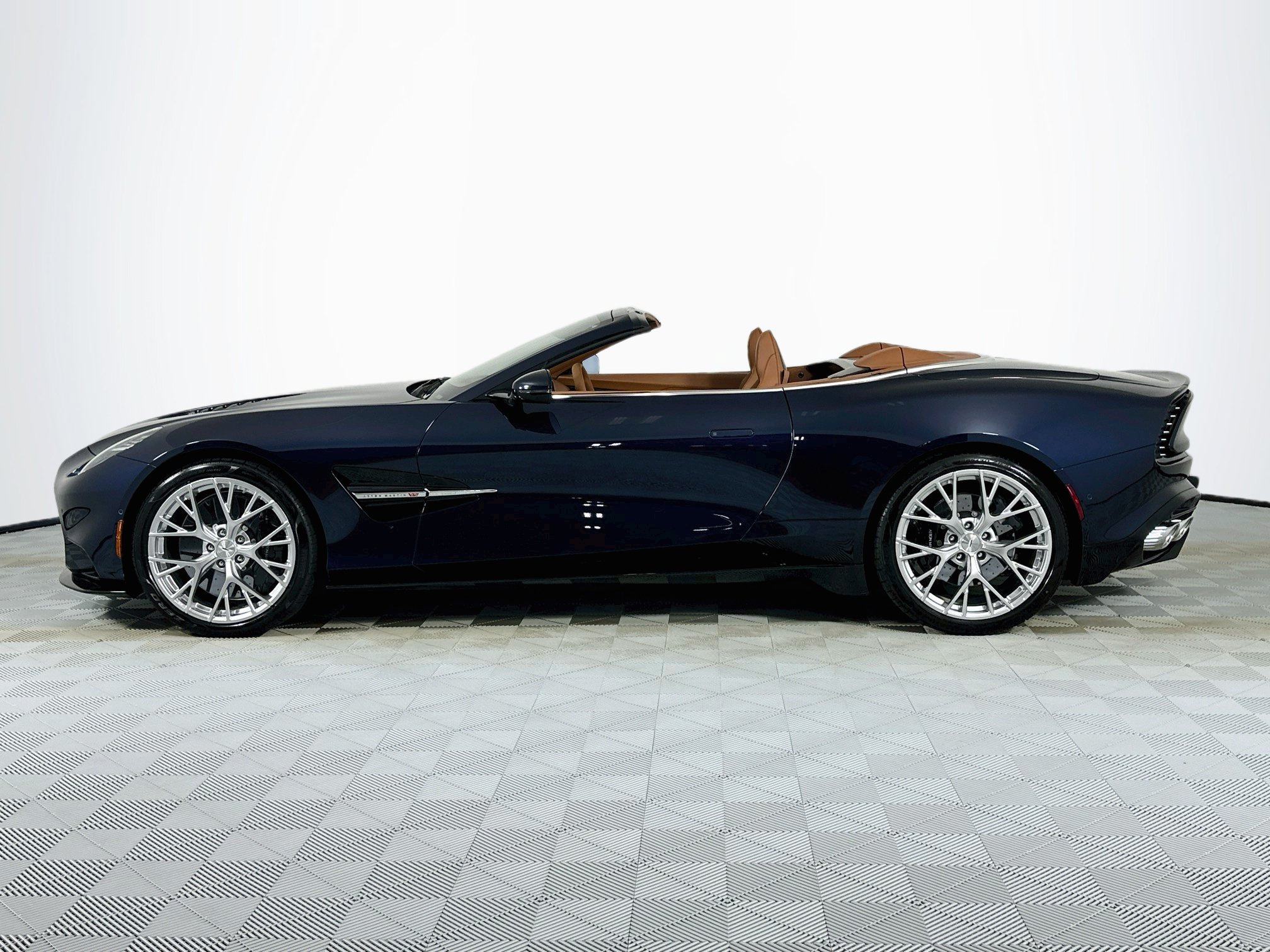 New 2026 Aston Martin Vanquish Convertible RWD image 8
