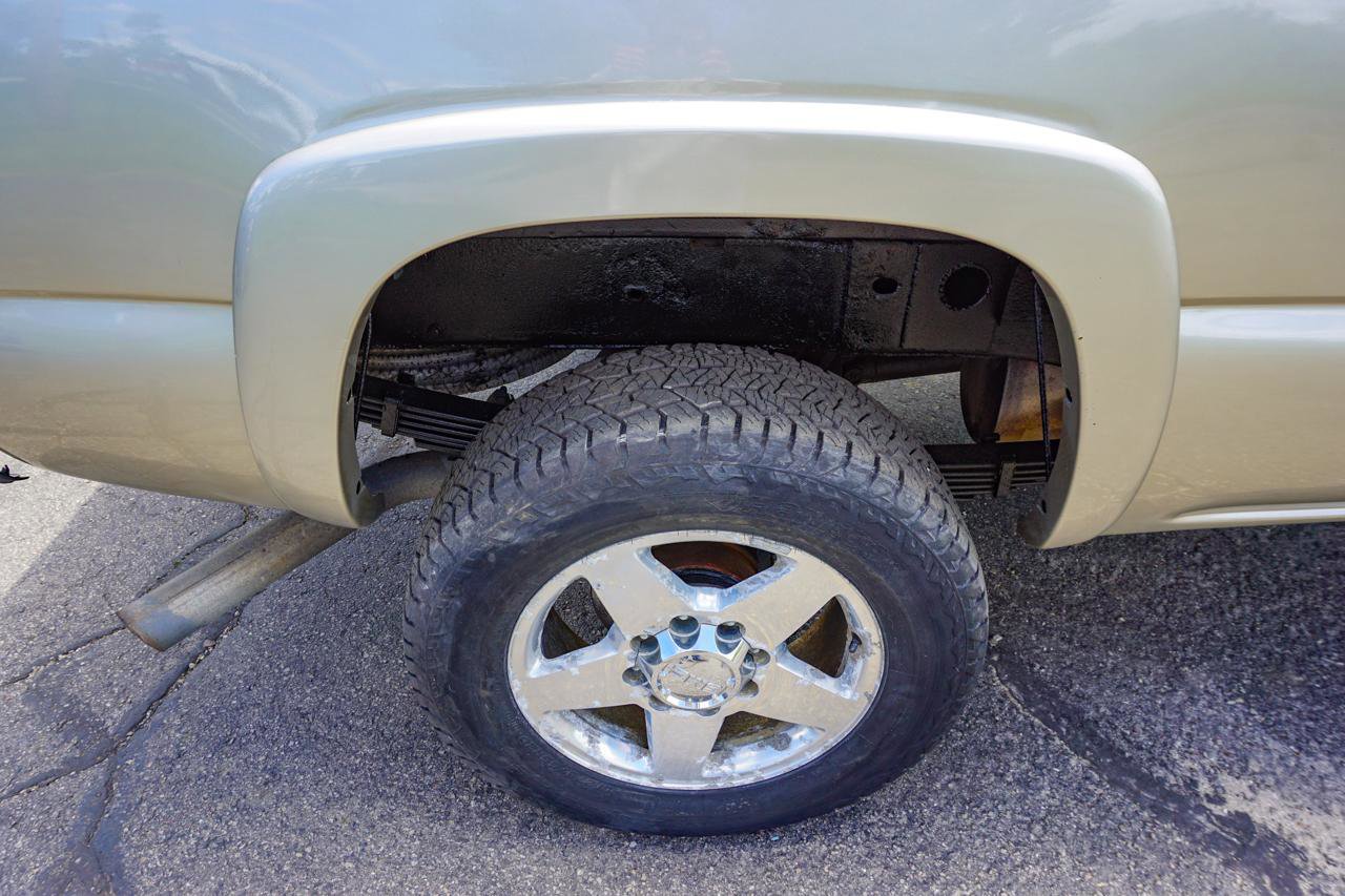 Used 2005 GMC Sierra 2500 SLT w/ Heavy-Duty Power Package AWD/4WD image 36