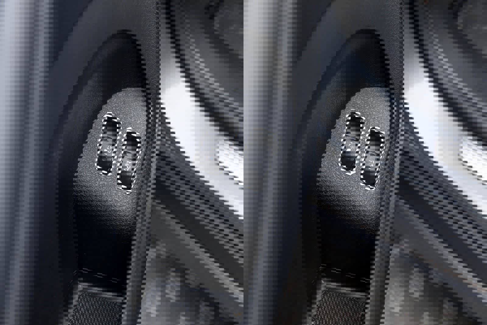 Used 2025 Mercedes-Benz GLE 450e 4MATIC w/ Driver Assistance Package image 26