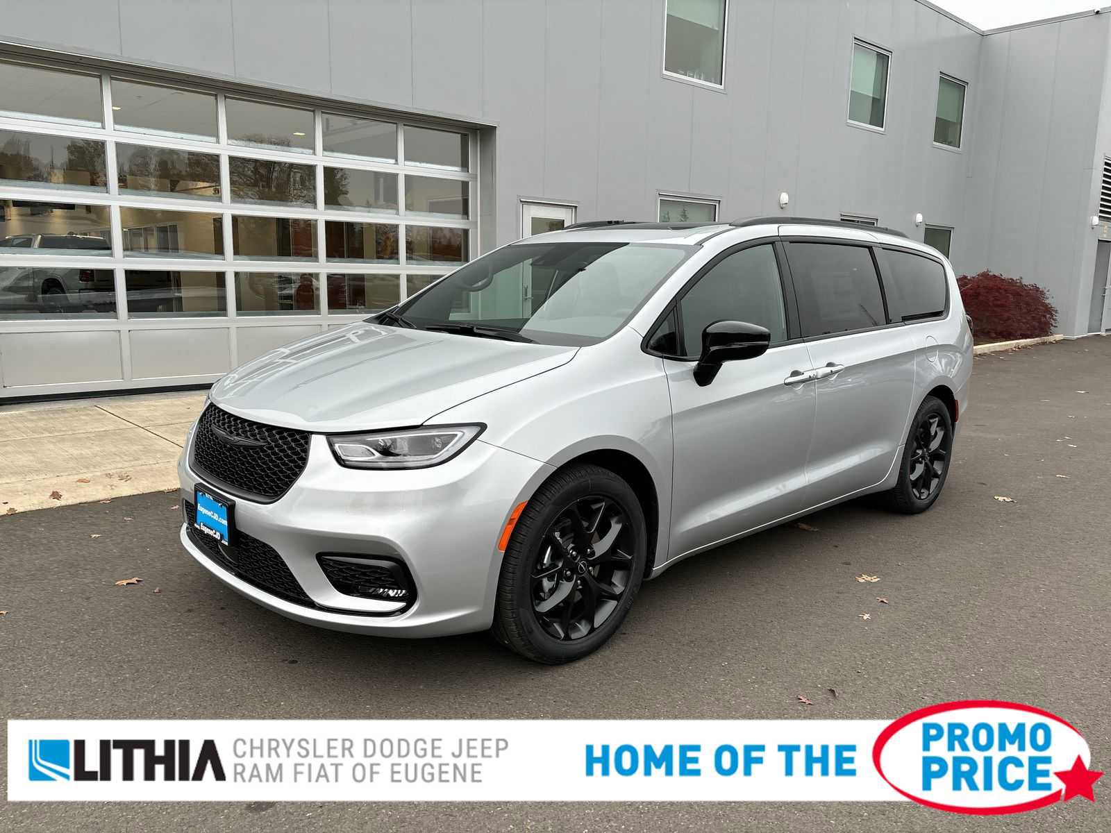 New 2026 Chrysler Pacifica Select w/ S Appearance Package