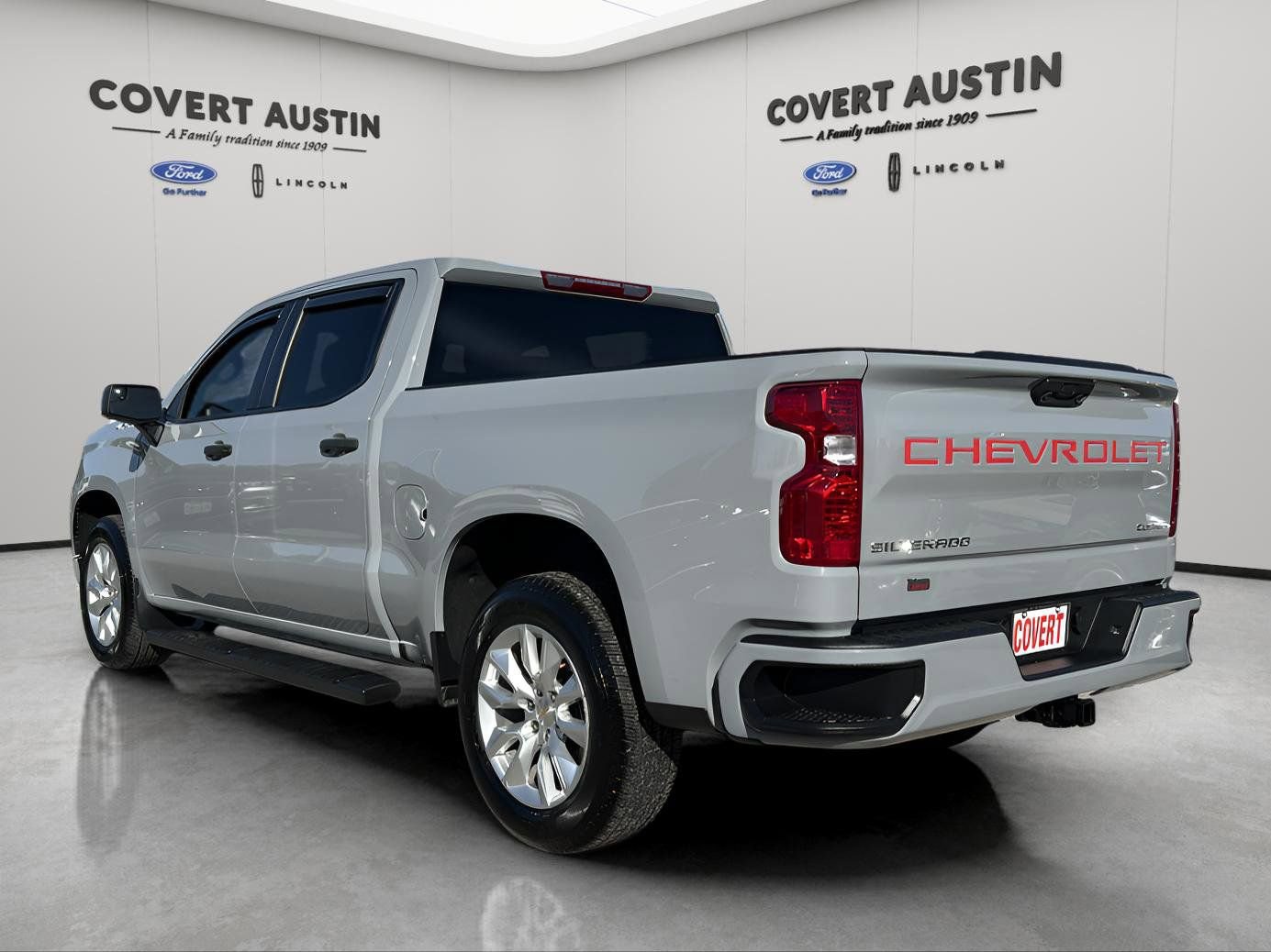 Used 2025 Chevrolet Silverado 1500 Custom image 3