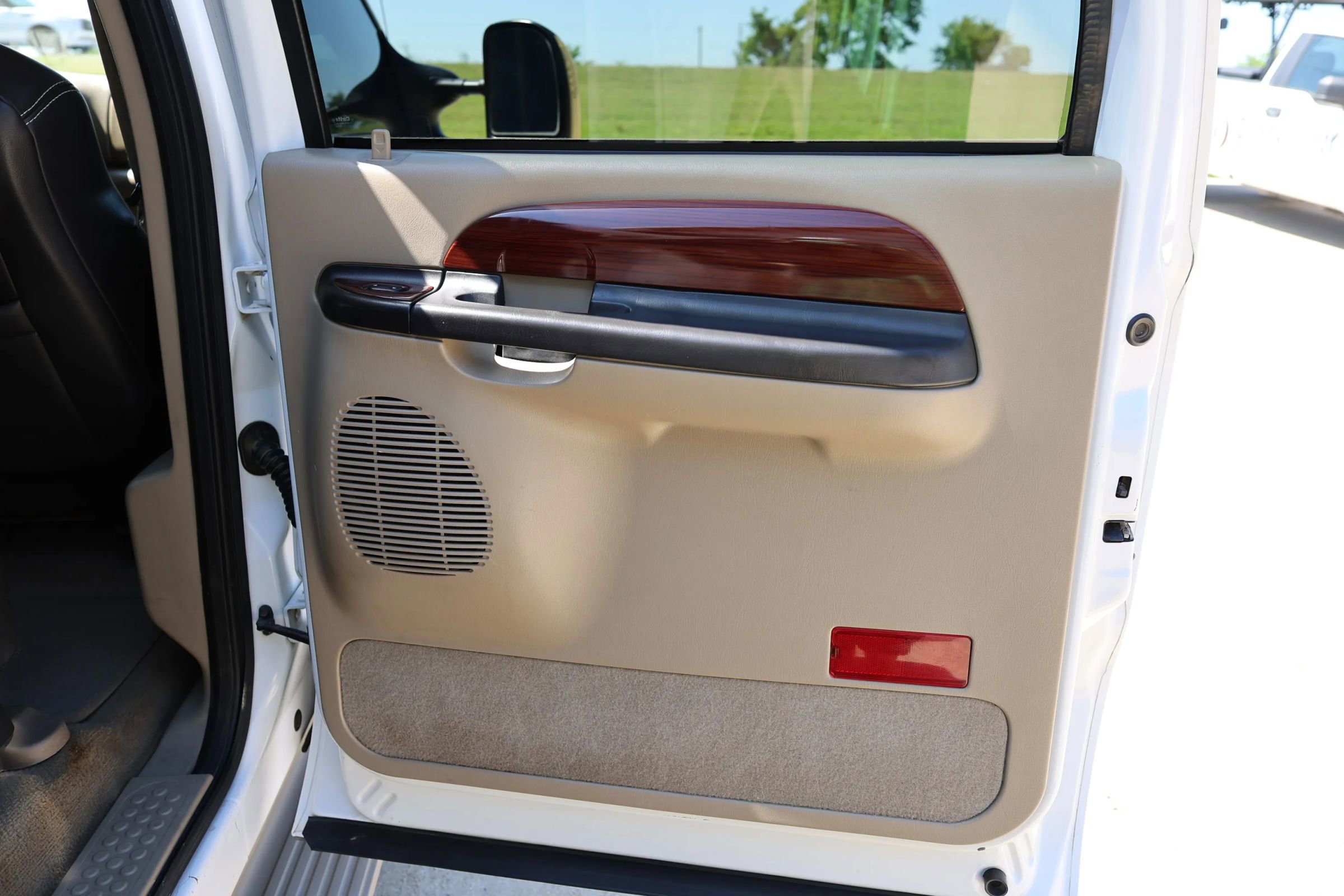 Used 2005 Ford Excursion Eddie Bauer AWD/4WD image 36