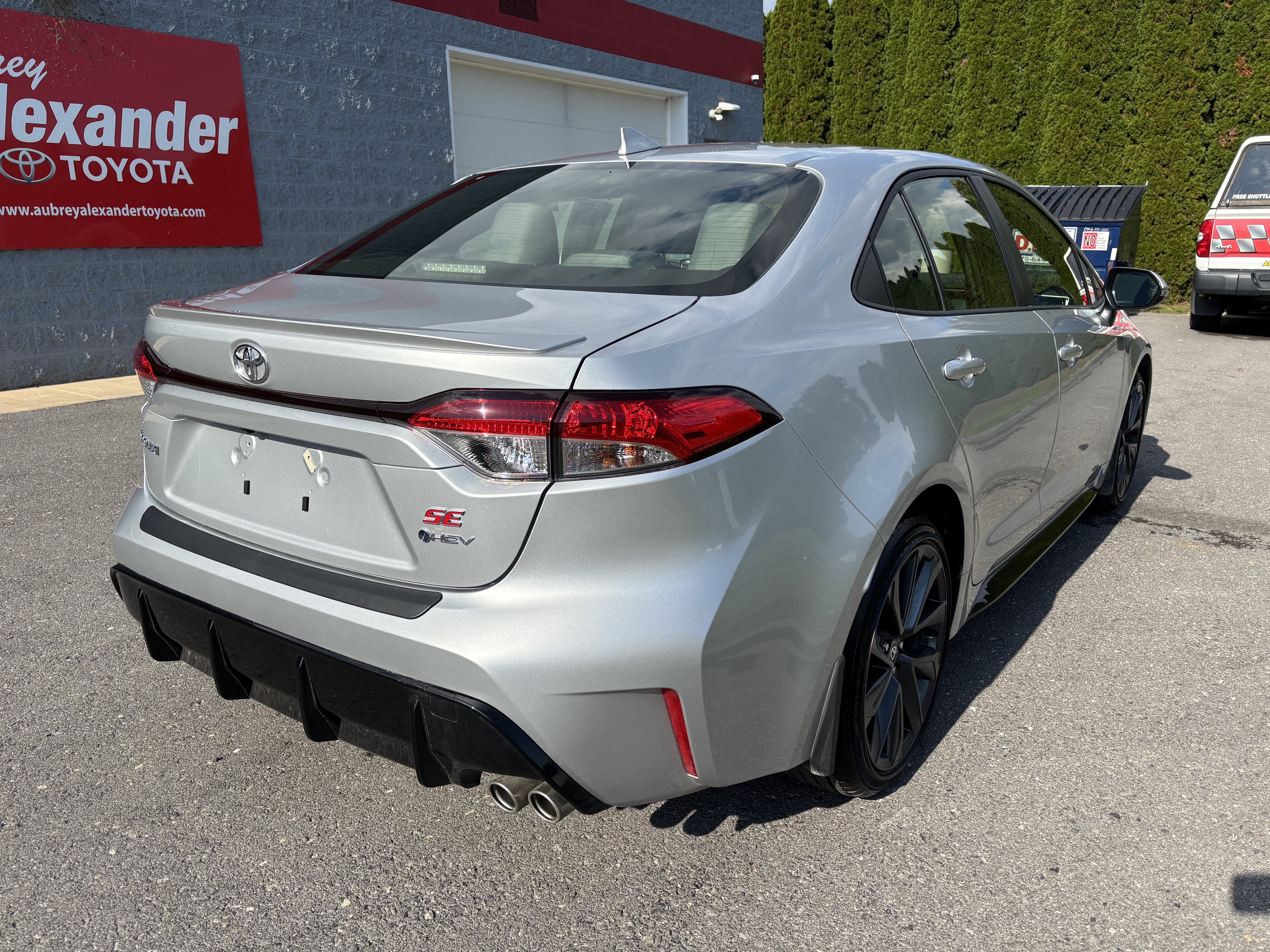 Certified 2026 Toyota Corolla SE w/ SE Premium Package FWD image 3