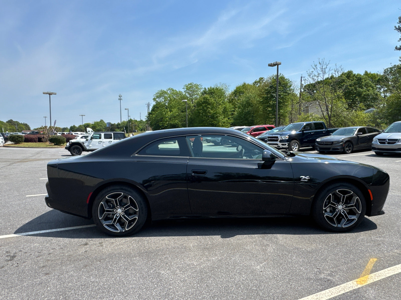 Used 2025 Dodge Charger R/T w/ Plus Group image 4