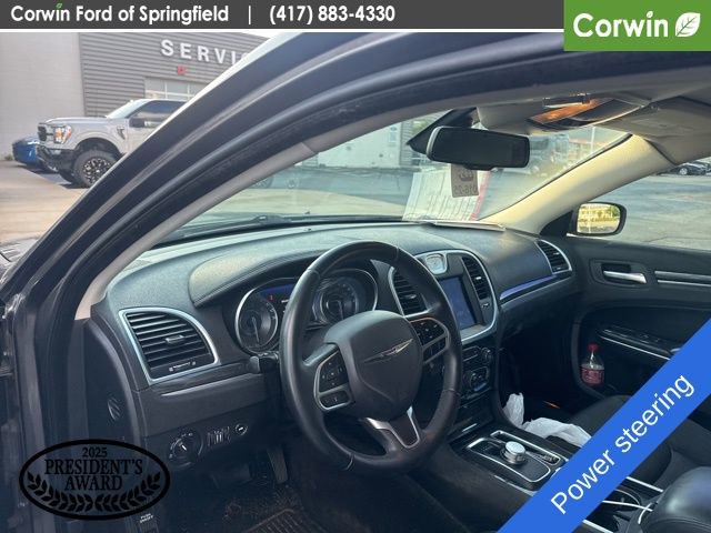 Used 2018 Chrysler 300 Touring w/ Chrome Appearance Package image 12