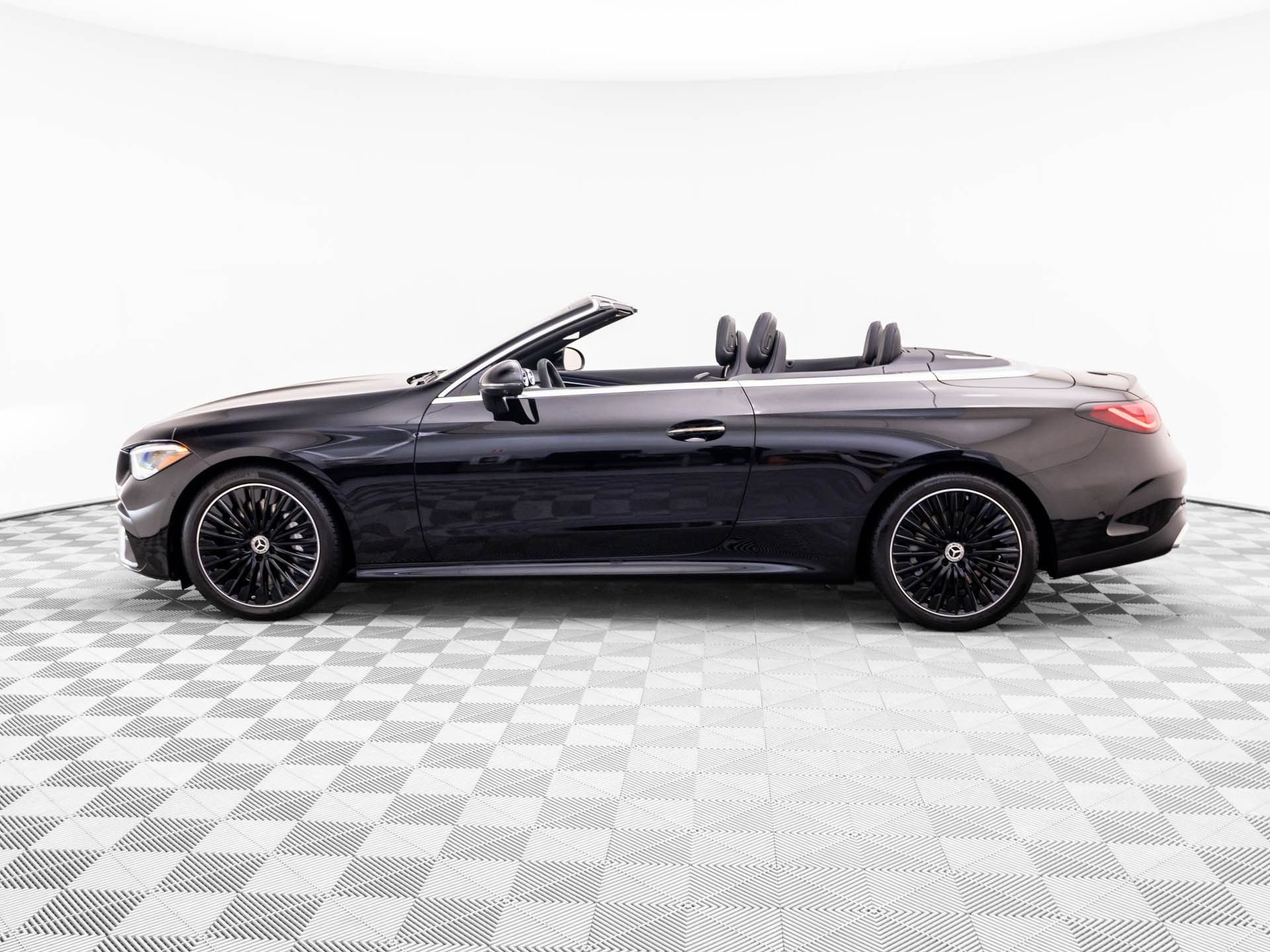 Used 2027 Mercedes-Benz CLE 450 4MATIC Cabriolet image 2