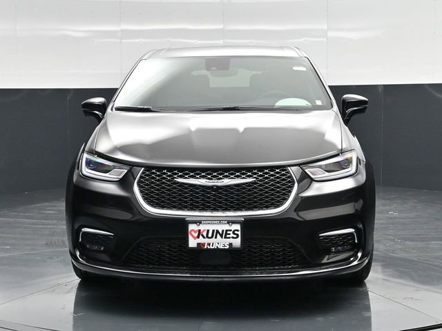New 2026 Chrysler Pacifica Select image 2