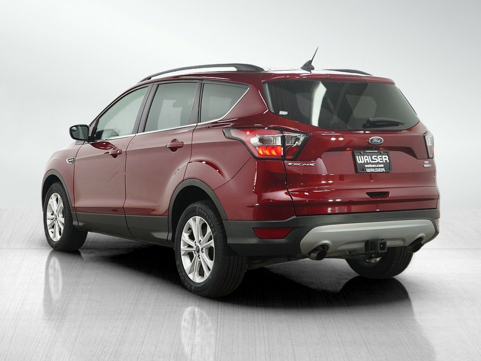 Used 2018 Ford Escape SE w/ SE Sync 3 Package AWD/4WD image 3