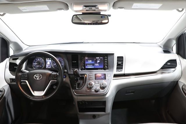 Used 2019 Toyota Sienna XLE FWD image 14