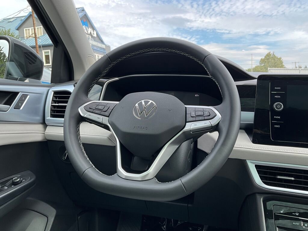 New 2025 Volkswagen Taos SE image 19