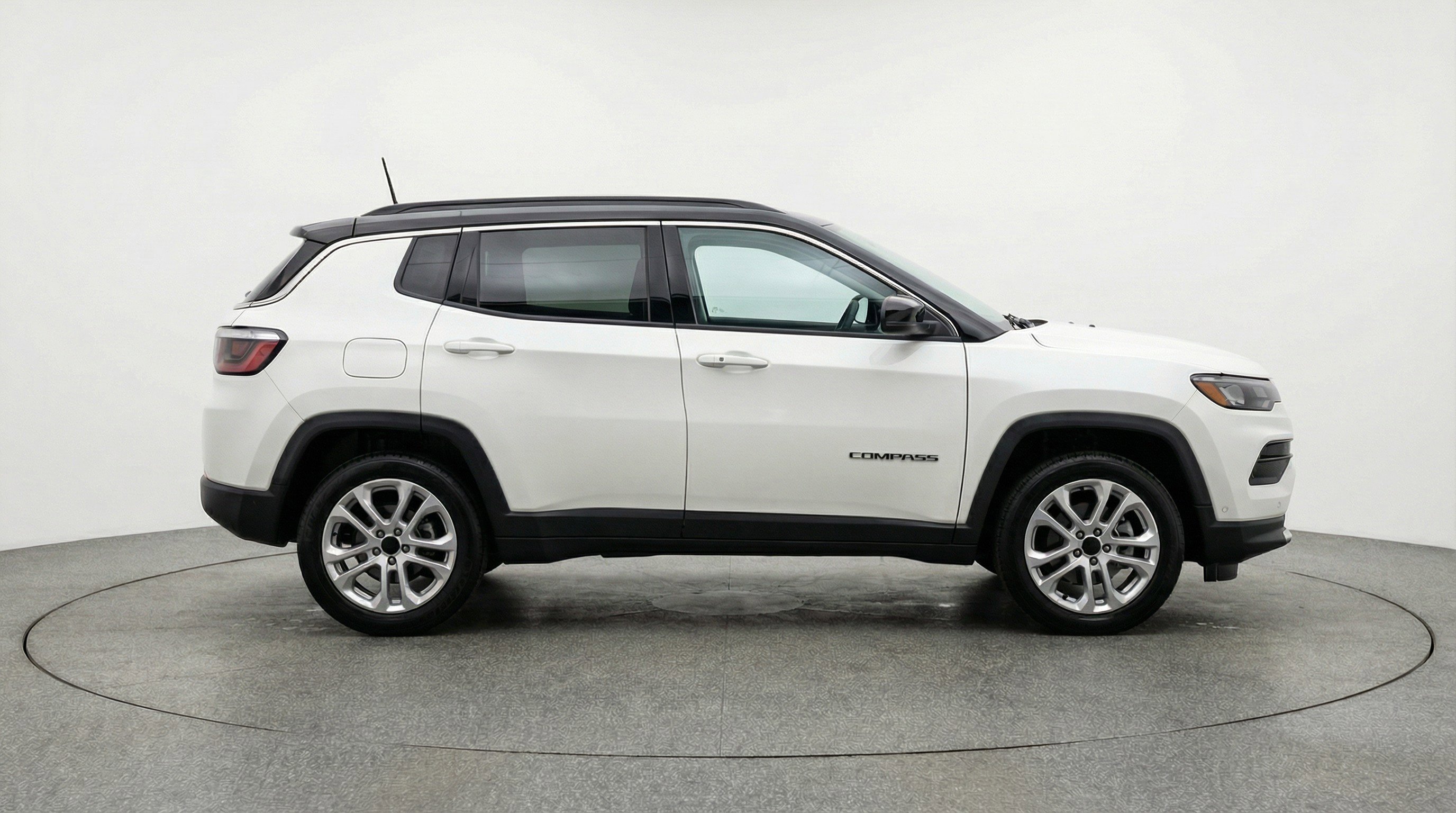 Used 2025 Jeep Compass Limited AWD/4WD image 11