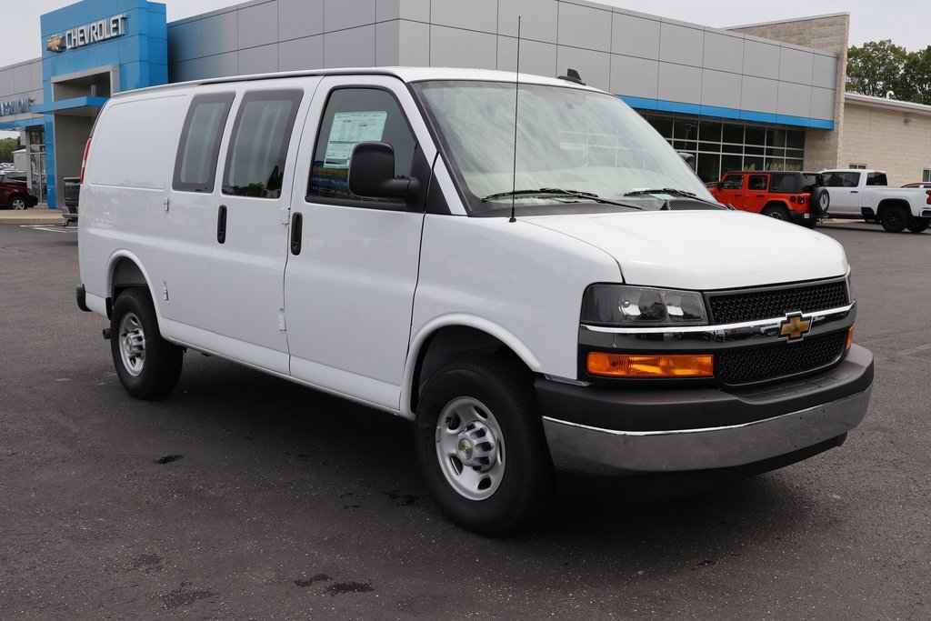 New 2025 Chevrolet Express 3500 w/ Chrome Appearance Package image 2