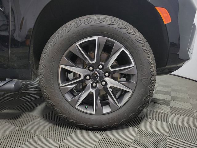 Used 2024 Chevrolet Suburban Z71 w/ Luxury Package AWD/4WD image 12