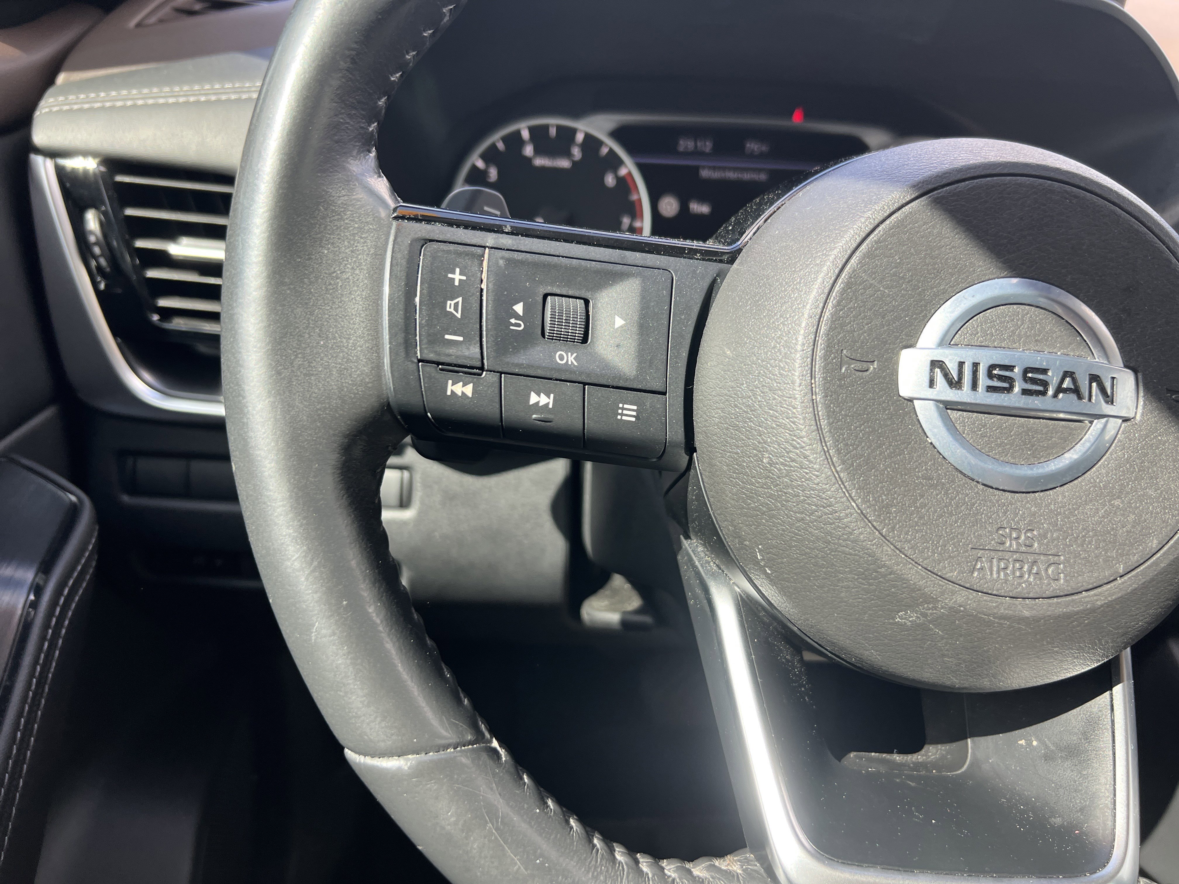 Used 2021 Nissan Rogue SV w/ Premium Package image 19