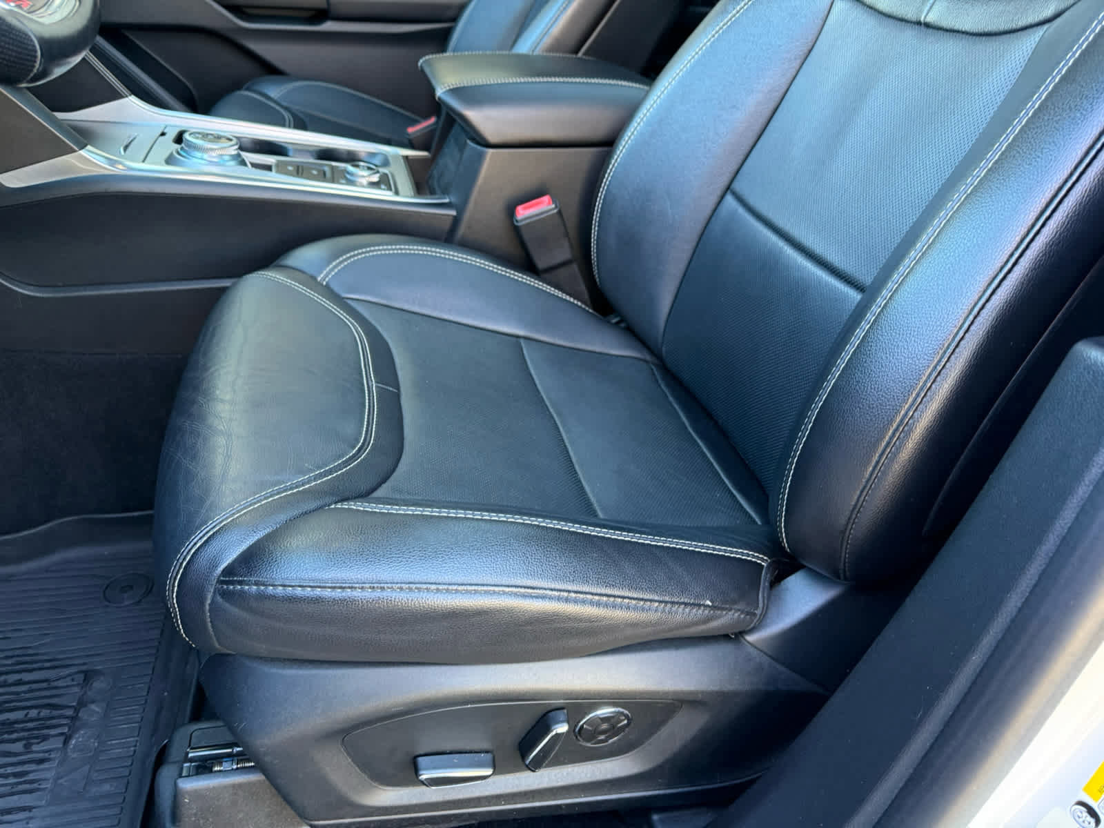 Used 2020 Ford Explorer ST w/ ST Street Pack image 4