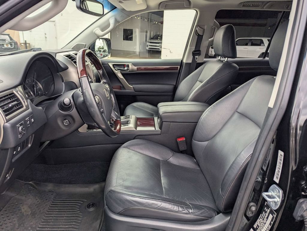 Used 2018 Lexus GX 460 Premium w/ Premium Package AWD/4WD image 20