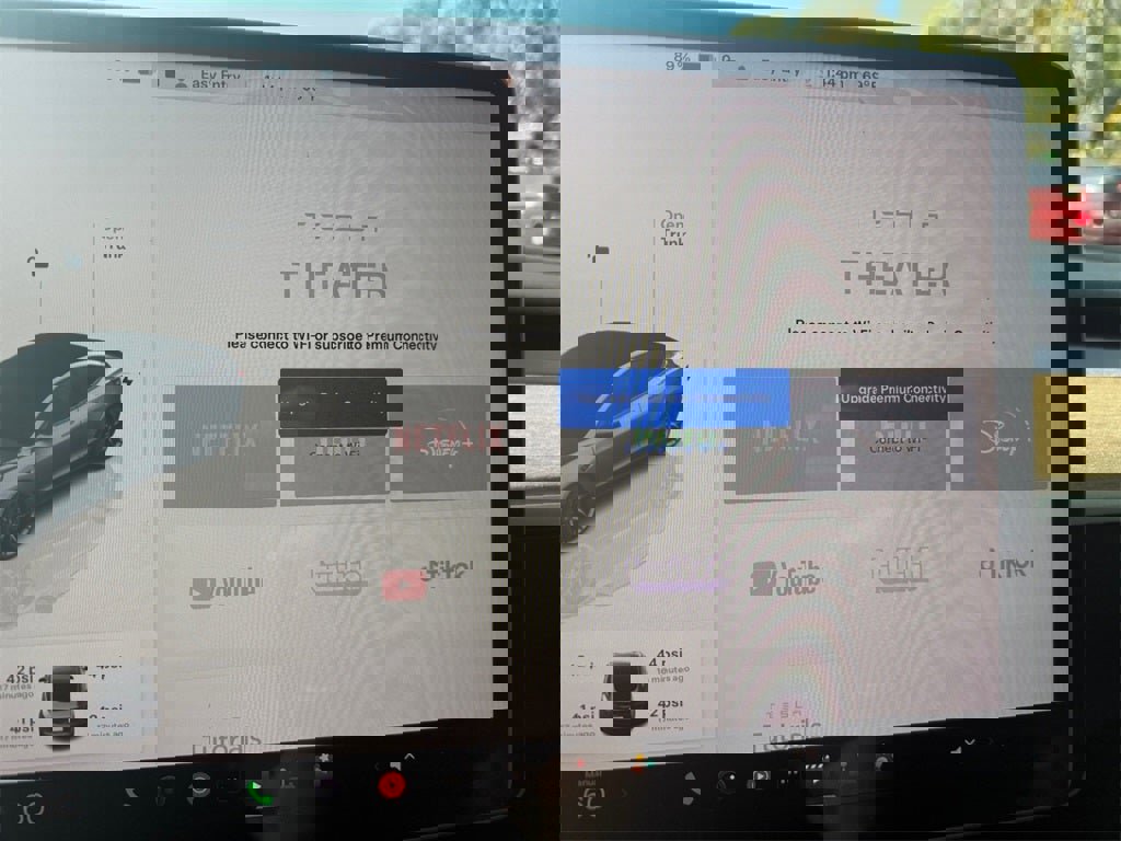 Used 2023 Tesla Model 3 Standard Range image 32