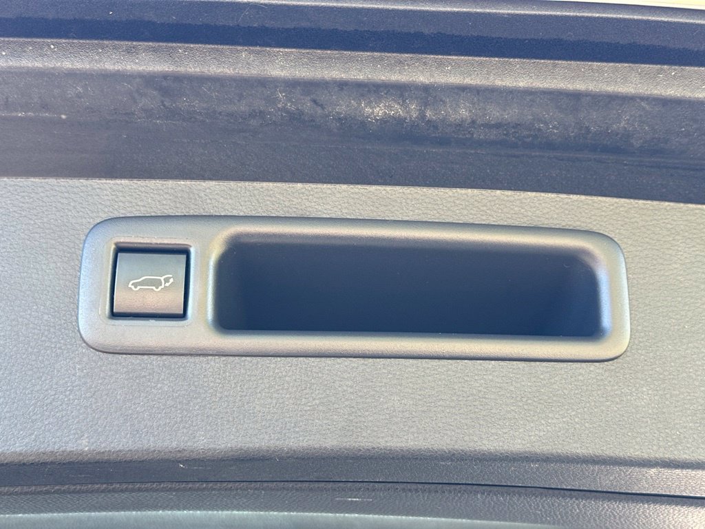 Used 2023 Toyota Highlander XLE AWD/4WD image 11