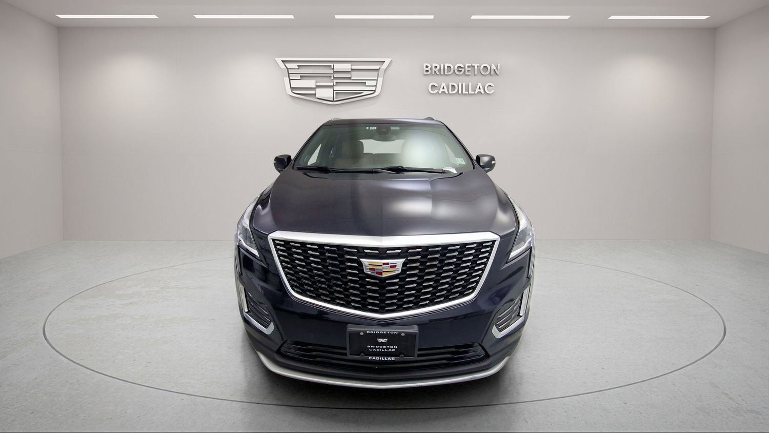 Used 2022 Cadillac XT5 Premium Luxury AWD/4WD image 2
