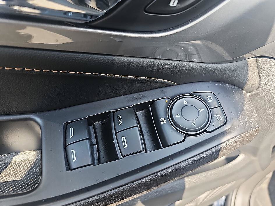 Used 2021 Chevrolet Traverse RS w/ LPO, Floor Liner Package AWD/4WD image 12