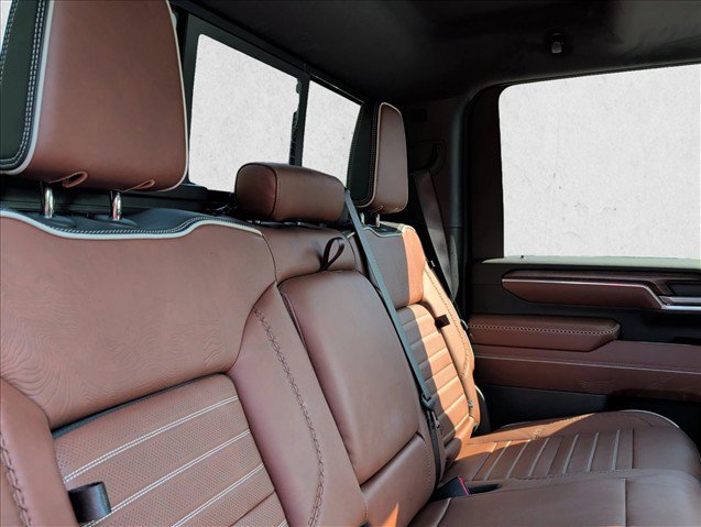 Used 2026 GMC Sierra 2500 Denali Ultimate w/ LPO, Black Badging Package AWD/4WD image 27