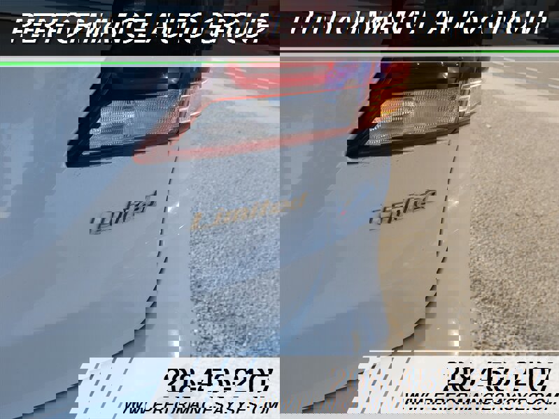 Used 2017 Hyundai Santa Fe Limited image 5