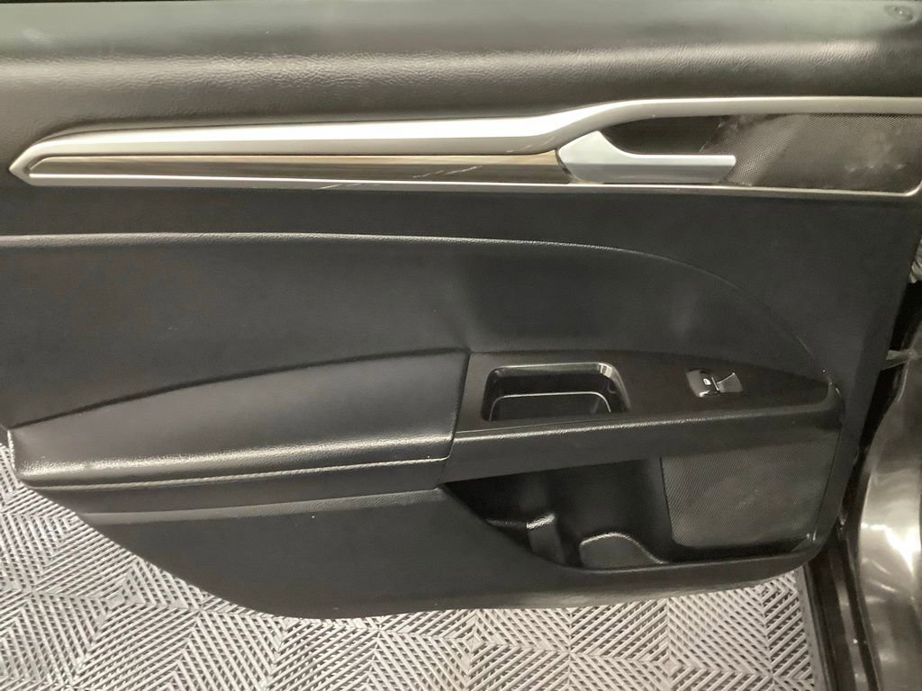 Used 2018 Ford Fusion SE w/ Fusion SE Technology Package image 5