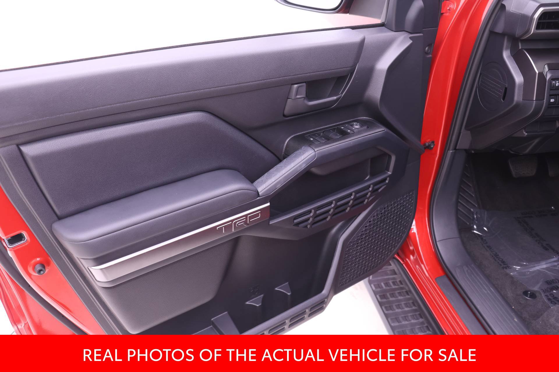 Certified 2025 Toyota 4Runner TRD Off-Road AWD/4WD image 9