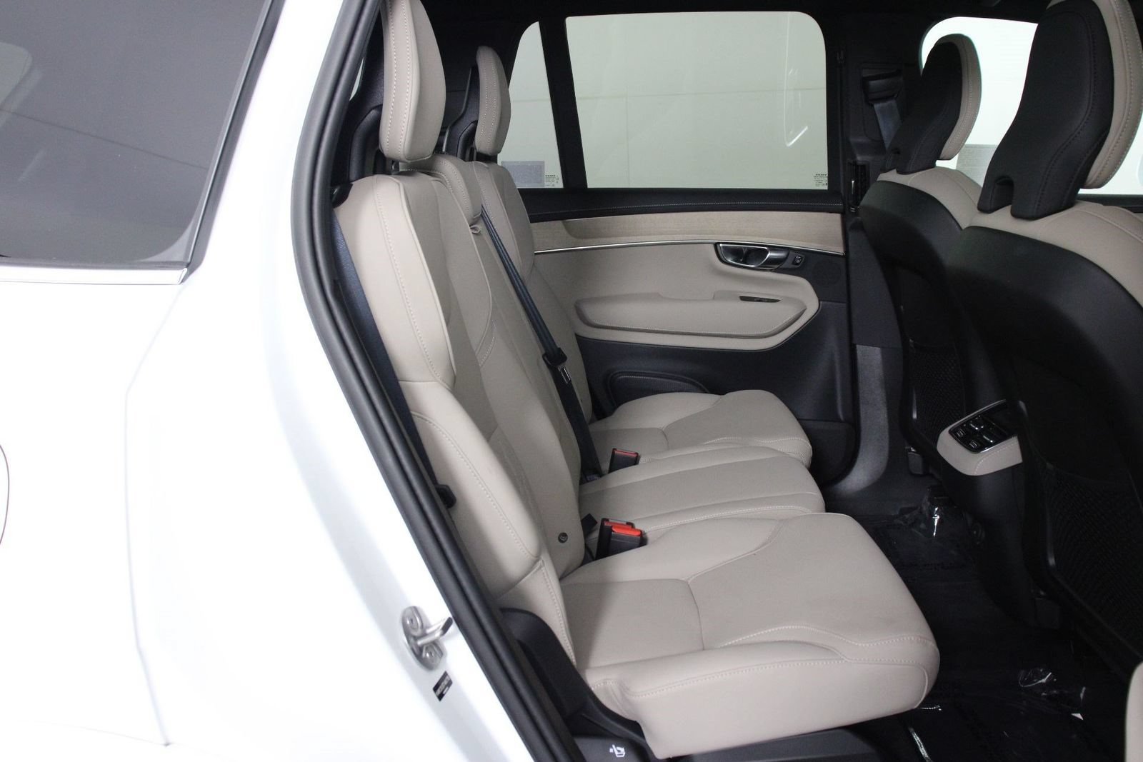 Certified 2026 Volvo XC90 B5 Core AWD/4WD image 30