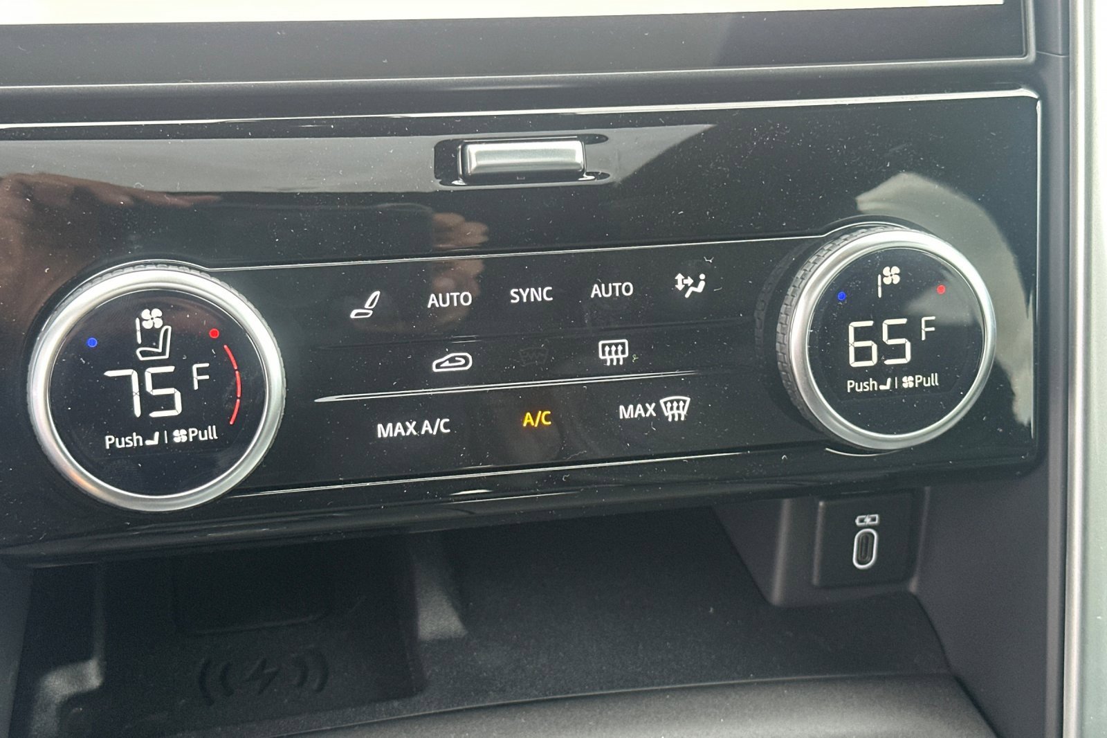 New 2026 Land Rover Discovery Dynamic SE image 20