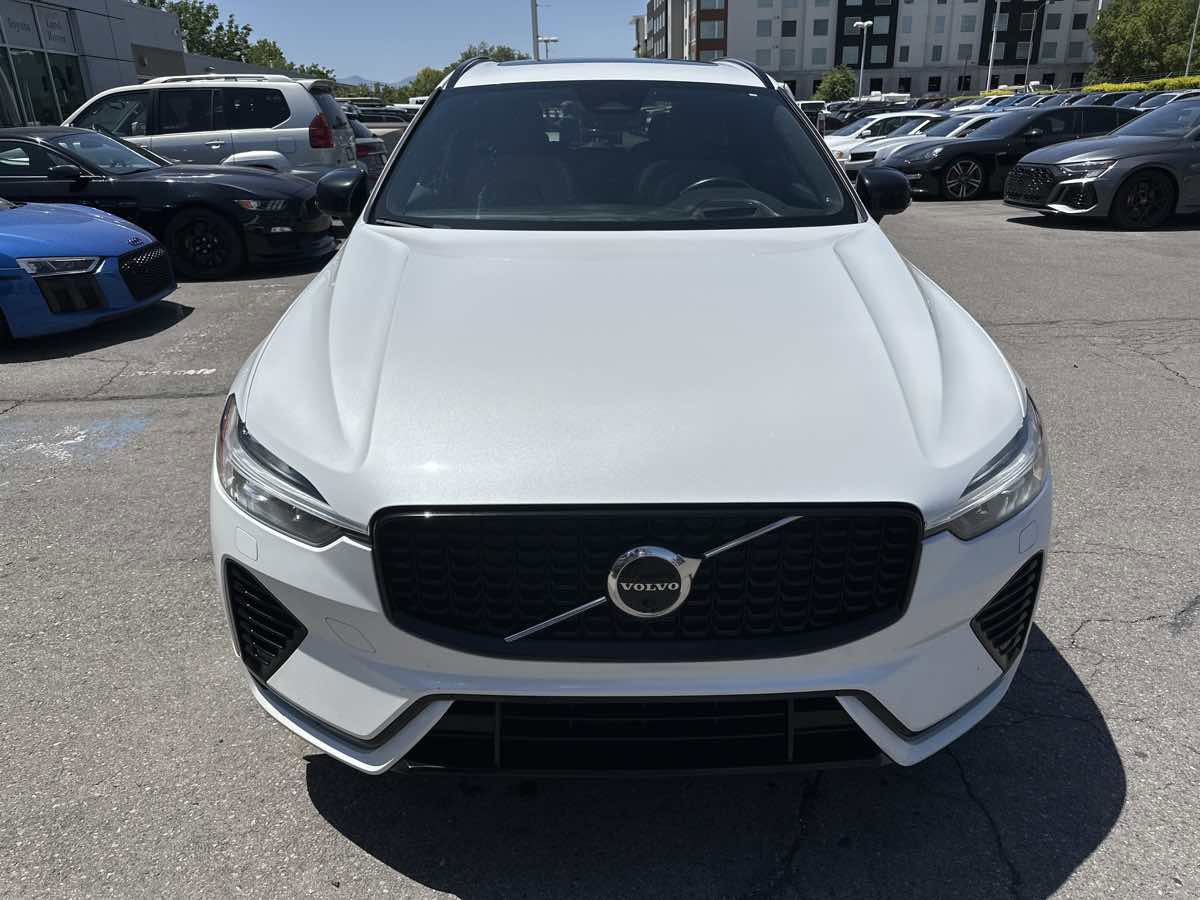Used 2022 Volvo XC60 T8 R-Design w/ Advanced Package image 3