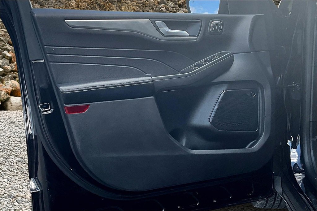 Used 2021 Ford Escape Titanium image 21