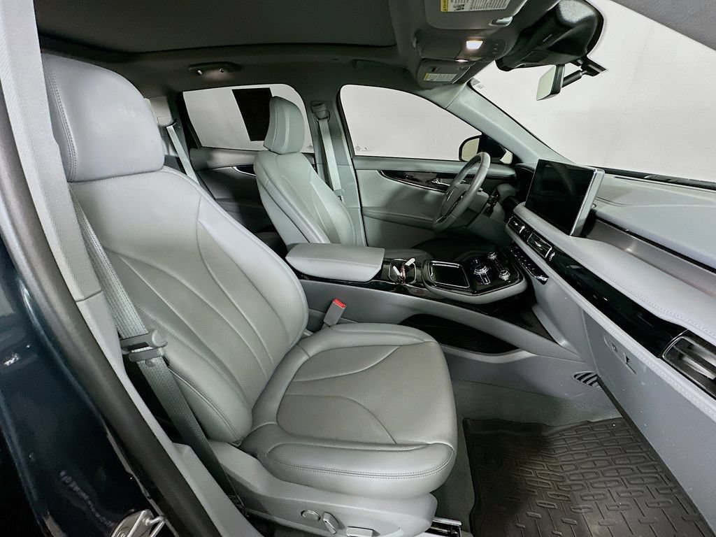 Used 2023 Lincoln Nautilus Reserve AWD/4WD image 37