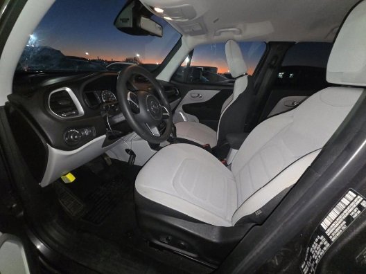 Used 2019 Jeep Renegade Latitude w/ Popular Equipment Group image 7