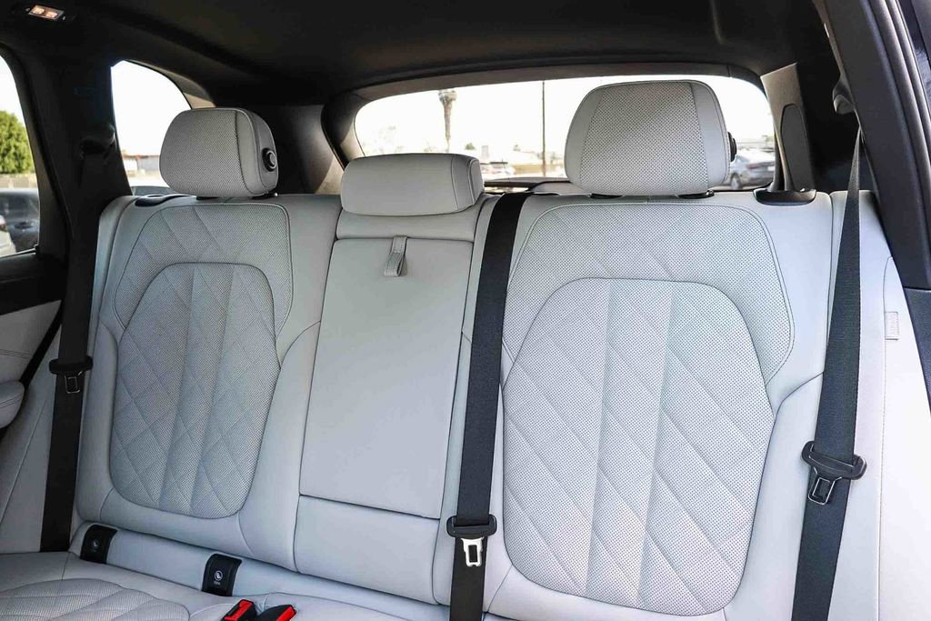 Used 2026 BMW X5 sDrive40i w/ M Sport Package image 18