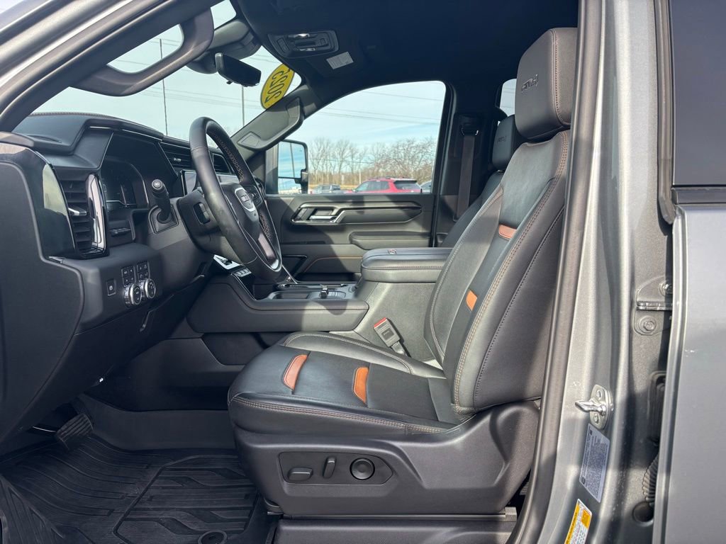 Used 2025 GMC Sierra 2500 AT4 w/ Technology Package image 16