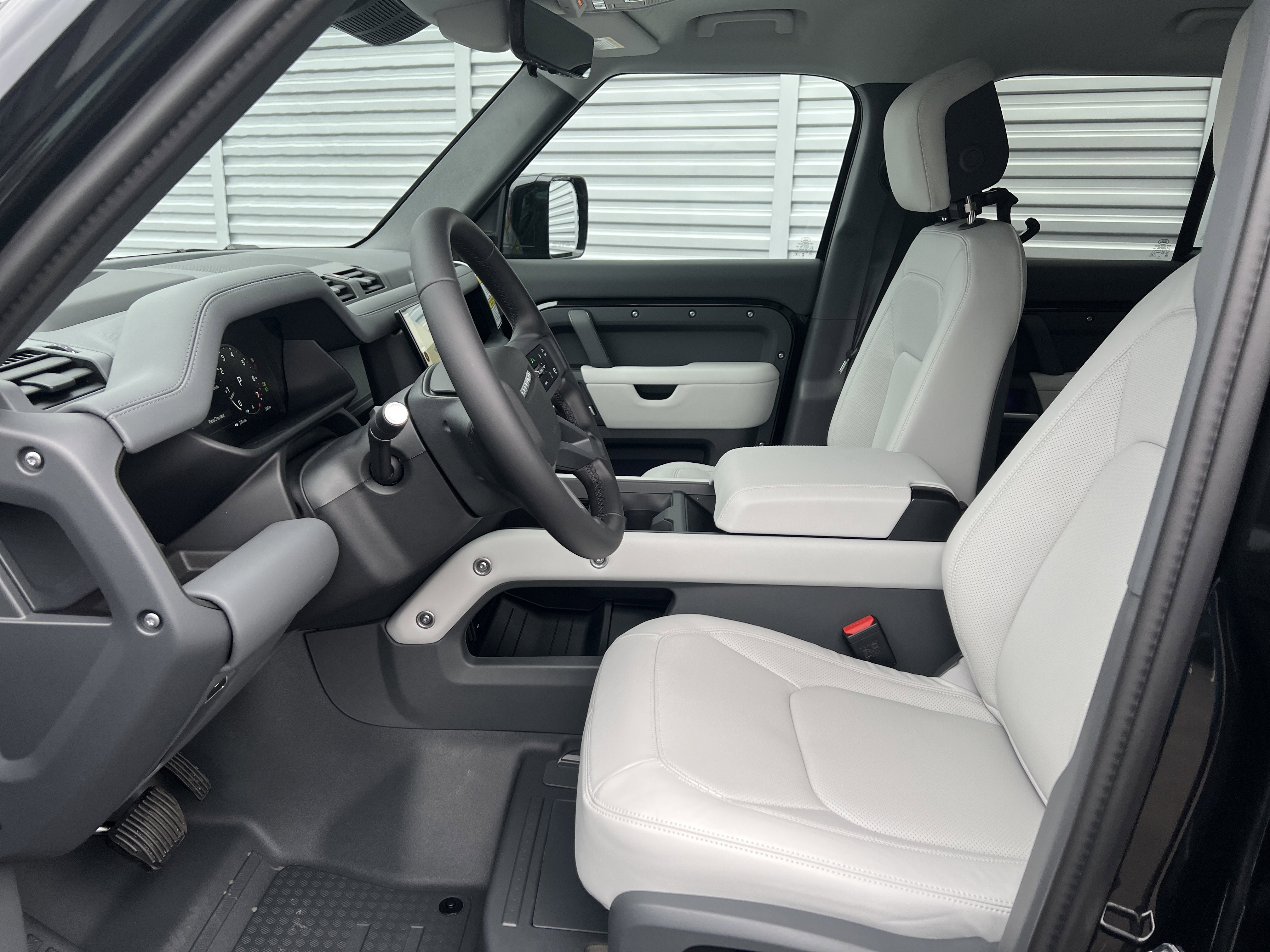 New 2026 Land Rover Defender 110 X-Dynamic SE image 7