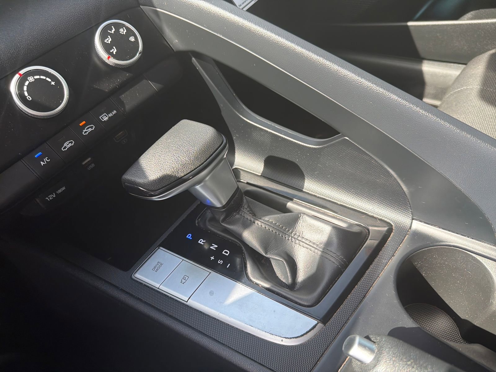 Used 2021 Hyundai Elantra SE w/ Preferred Accessory Package image 34