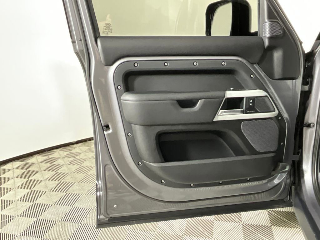 Used 2020 Land Rover Defender 110 HSE AWD/4WD image 18