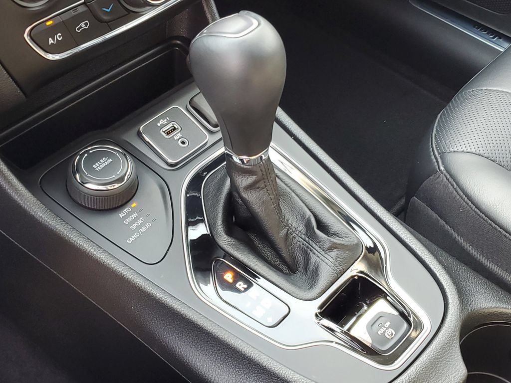 Used 2020 Jeep Cherokee Limited AWD/4WD image 18