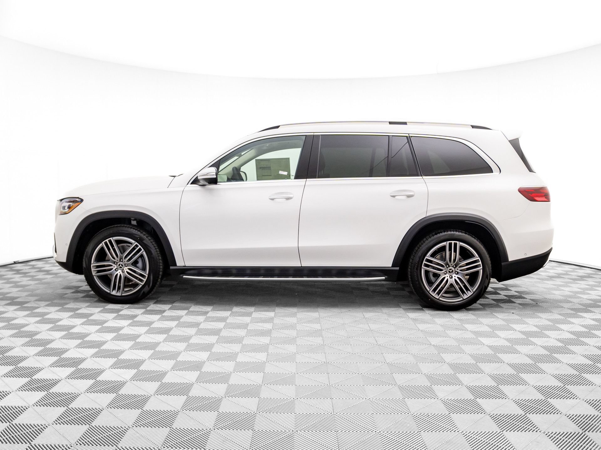 New 2026 Mercedes-Benz GLS 450 4MATIC image 2