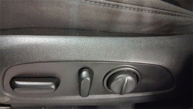 Used 2019 Chevrolet Blazer LT image 25