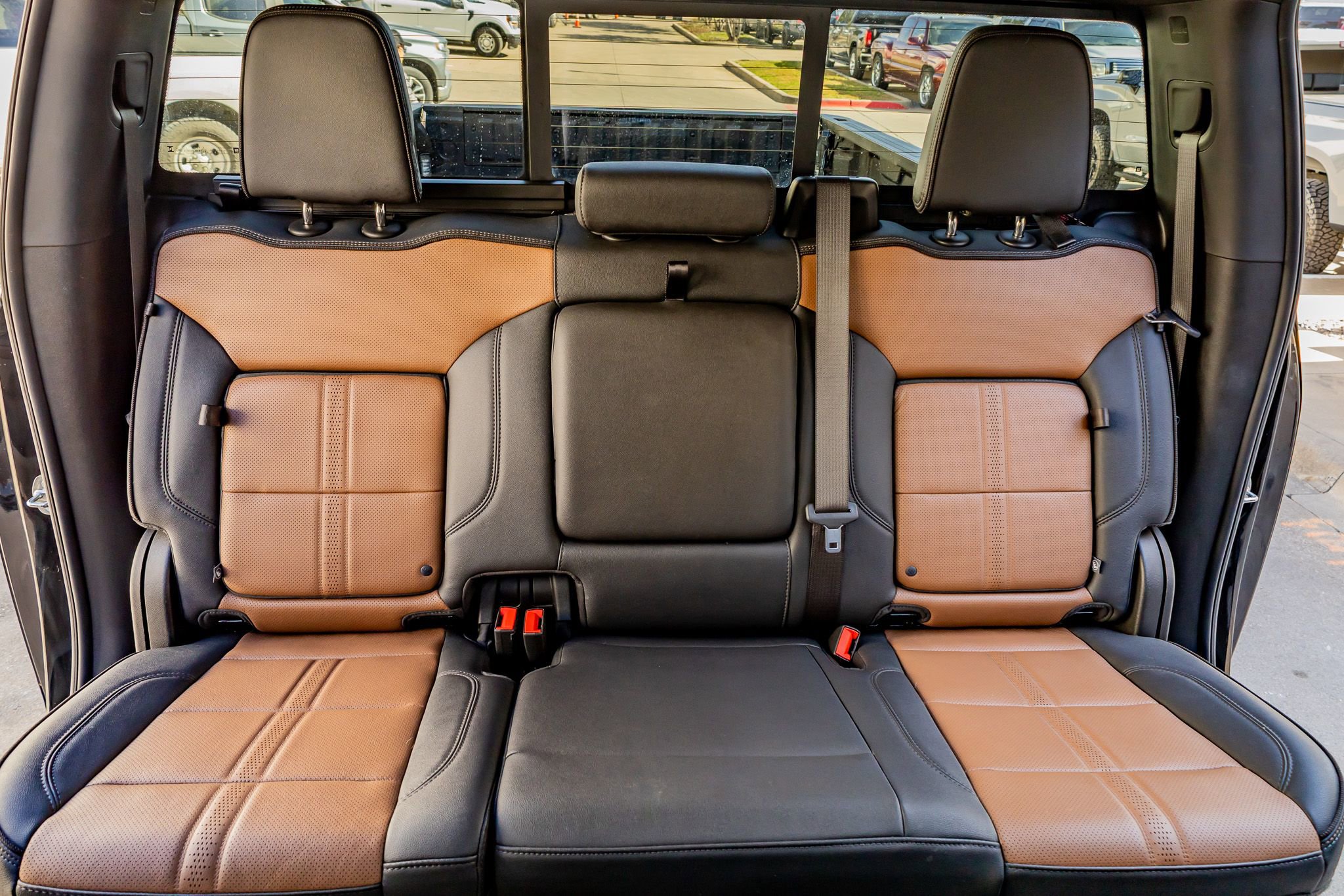 Used 2024 Chevrolet Silverado 3500 High Country w/ Technology Package image 33