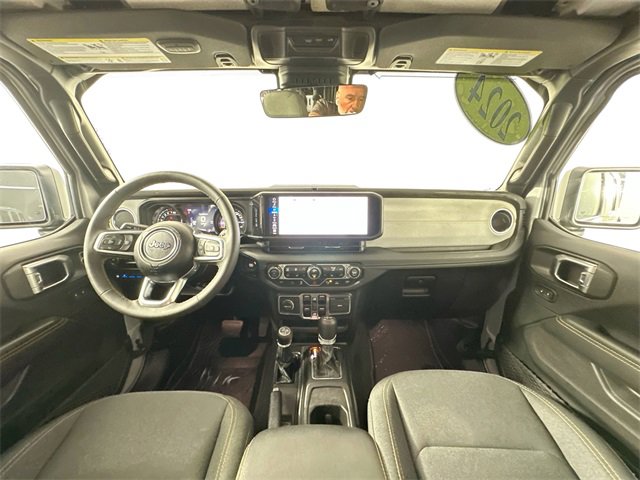 Used 2024 Jeep Wrangler Unlimited Sahara w/ Technology Group image 32